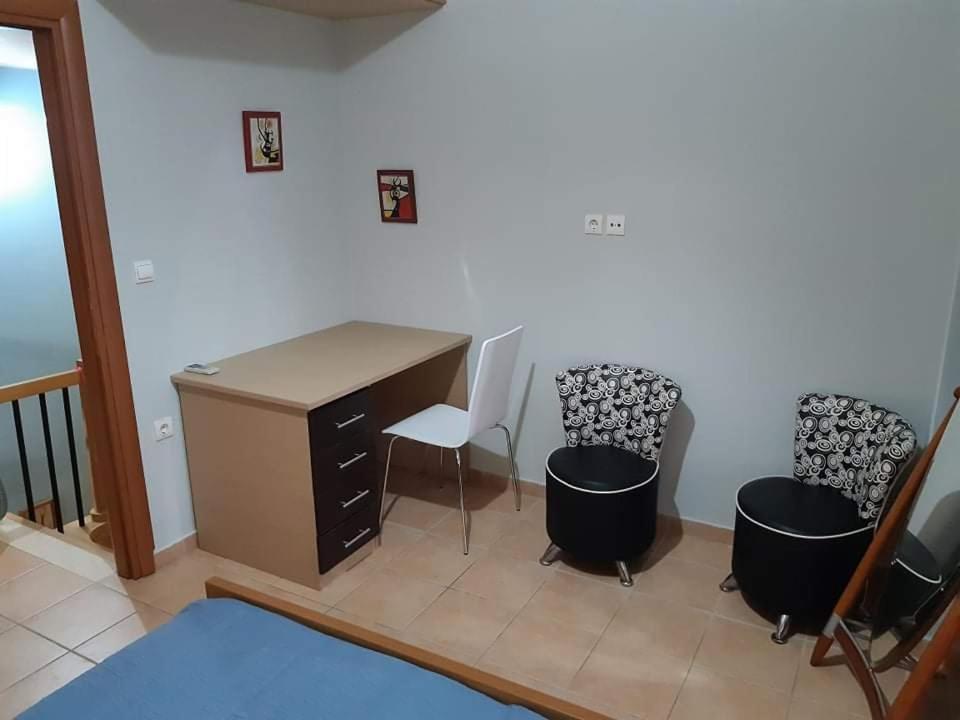 Whole Apartment In Loutsa With Amazing View エクステリア 写真