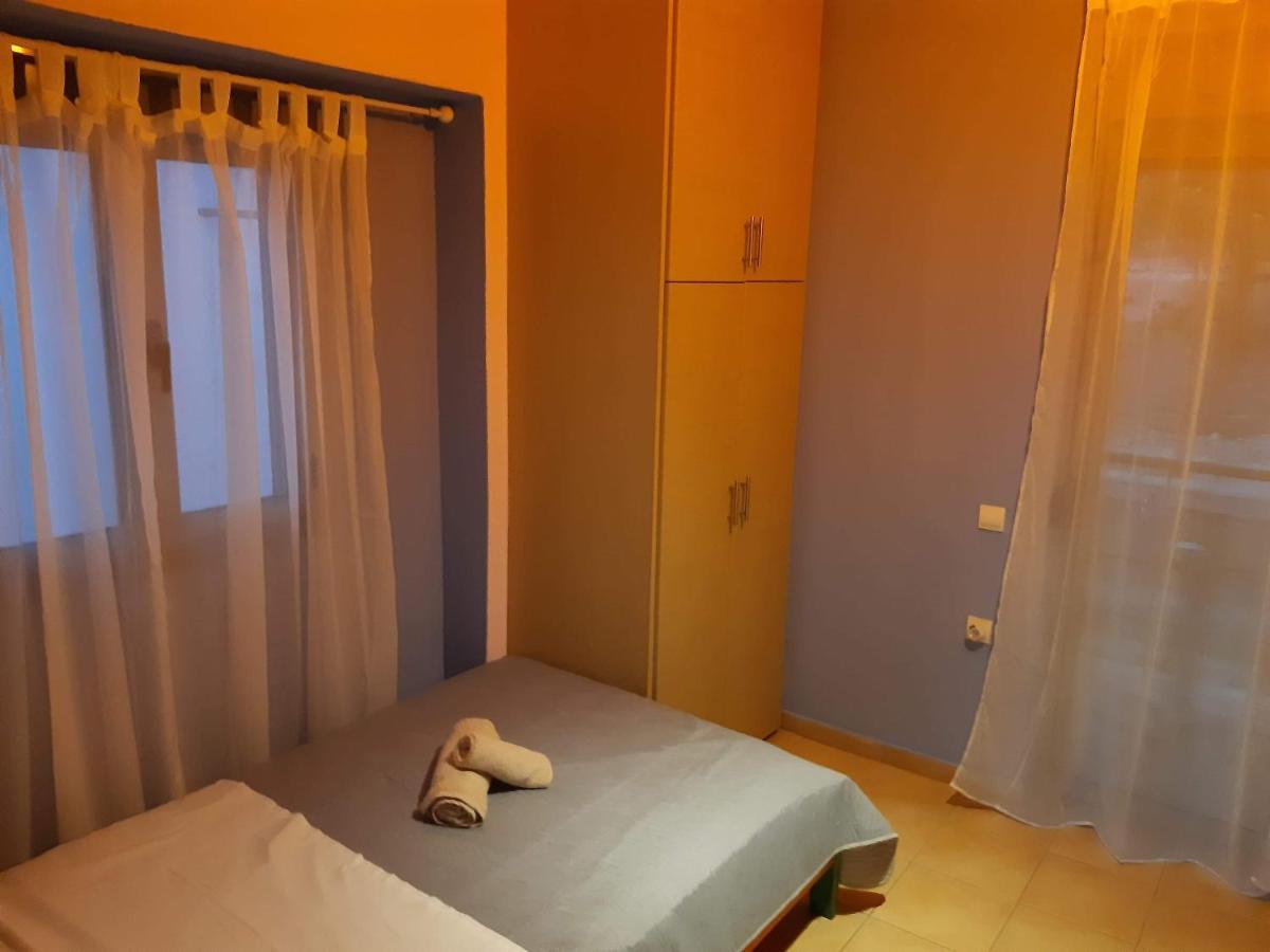 Whole Apartment In Loutsa With Amazing View エクステリア 写真